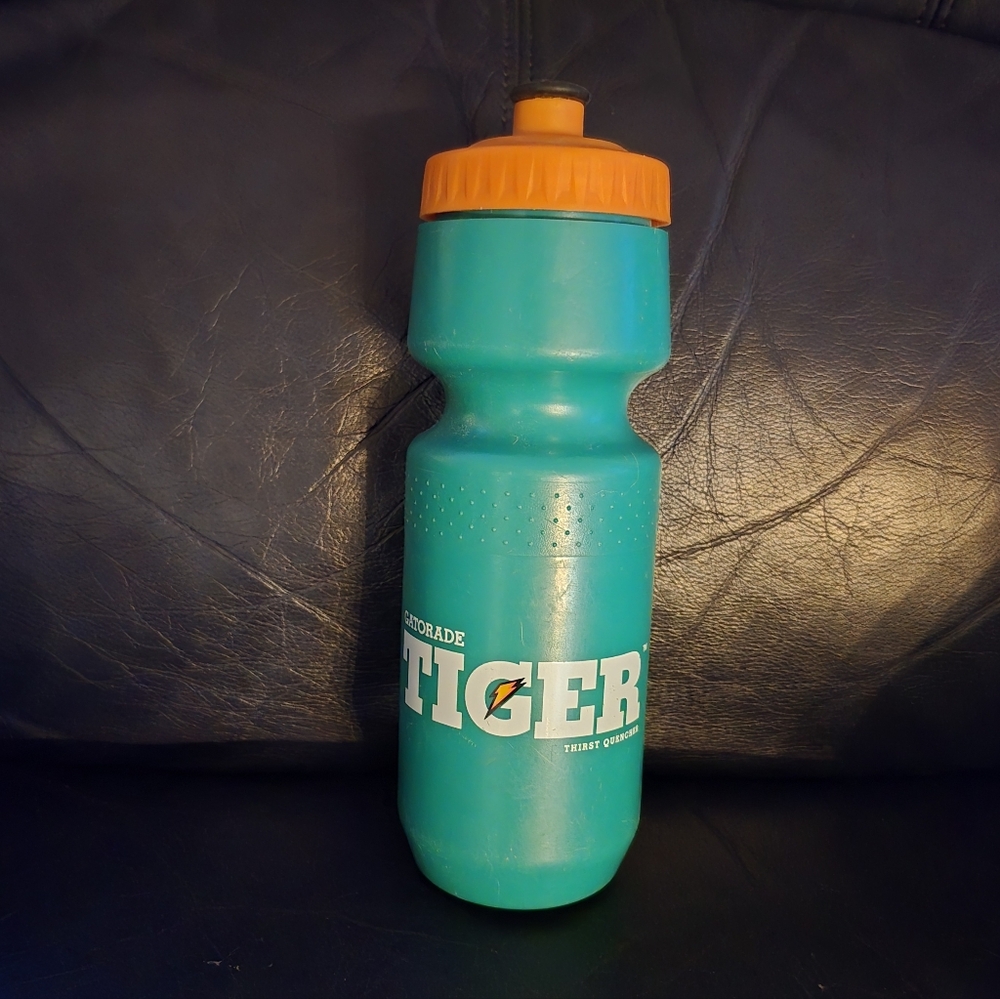 Vintage 'TIGER' Tiger Woods Gatorade Thirst Quencher Bottle